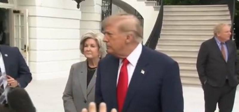 "OK. Наступний", - Дональд Трамп відреагував на критику Володимира Зеленського щодо угоди з Путіним
